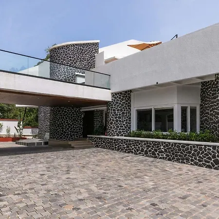 The Grey Medley: Mediterranean Oasis with Pool and Gazebo-3